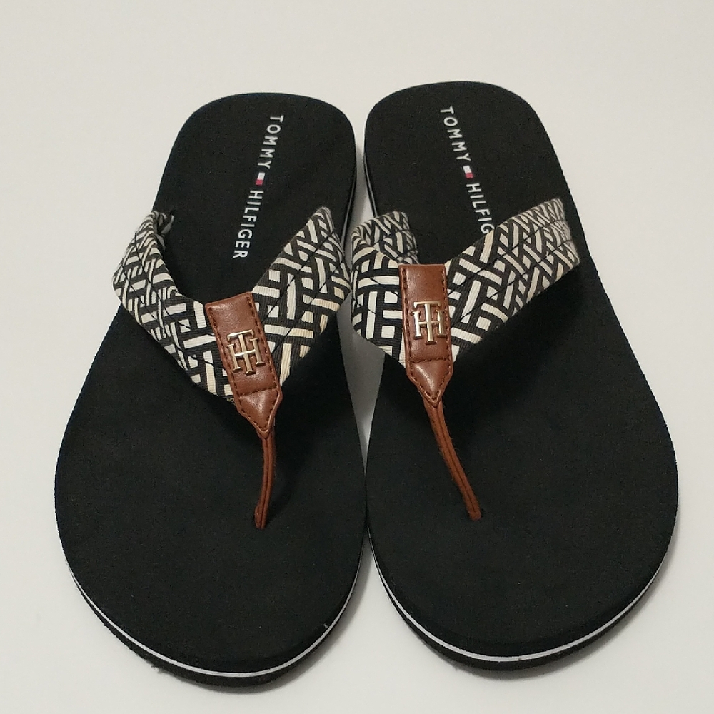 NEW Tommy Hilfiger Black and Brown Patterned Sandals. Size/12